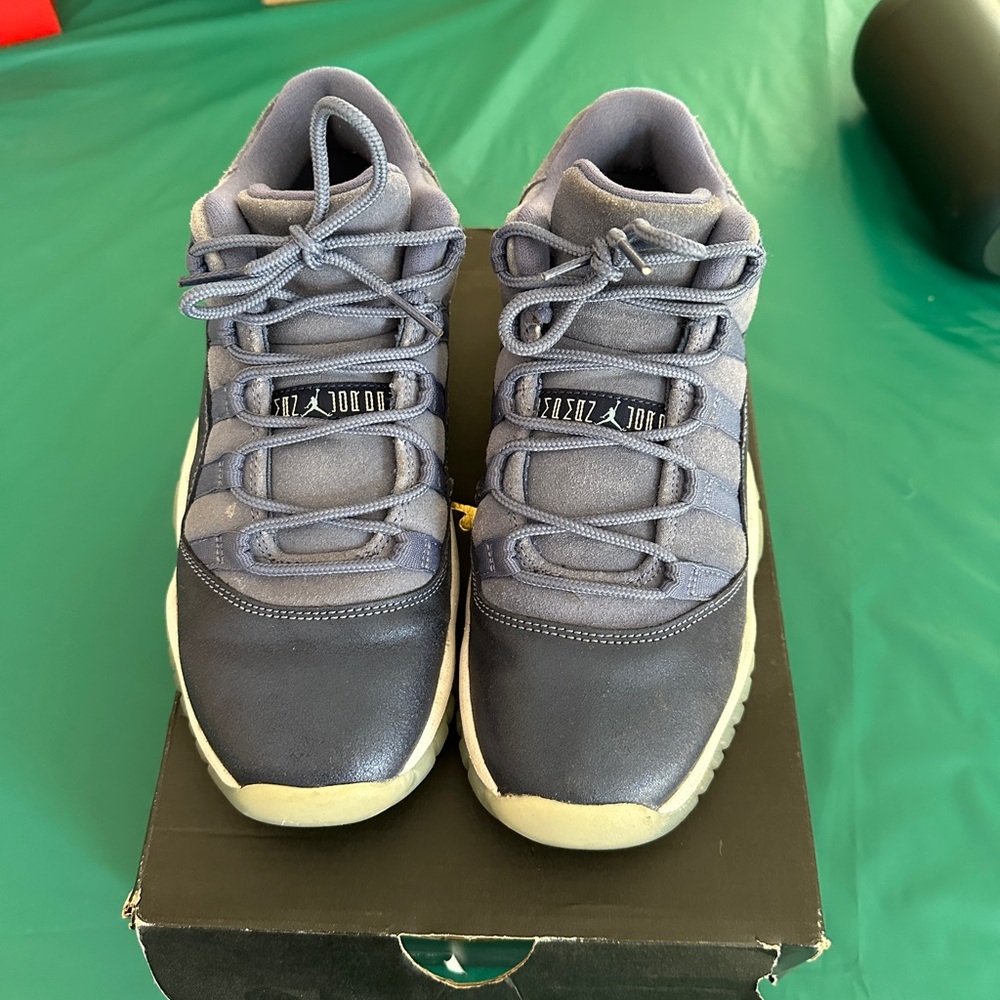 Jordan 11 blue moon